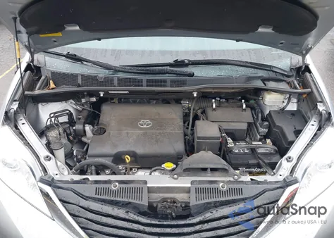 2014 Toyota Sienna Le V6 8 Passenger z USA, uszkodzony, nr VIN 5TDKK3DC5ES503410